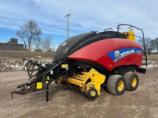 2015 New Holland BIG BALER 330