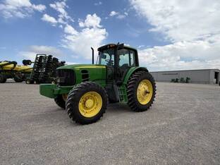 2011 John Deere 7330