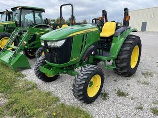 2015 John Deere 4052M