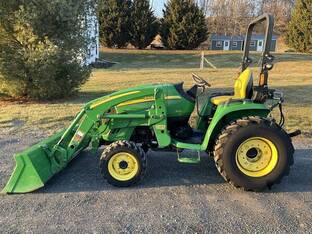 2011 John Deere 3320