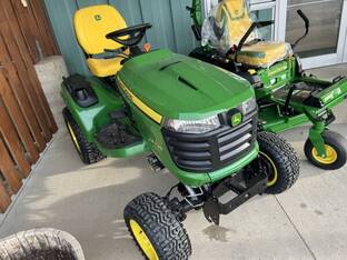 2025 John Deere X738