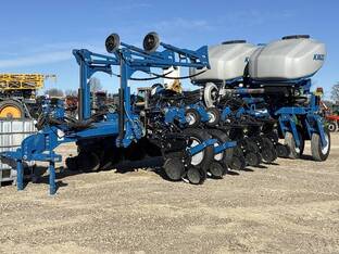 2019 Kinze 4900