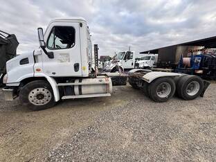 2016 Freightliner CASCADIA 113