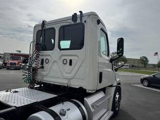 2019 Freightliner Cascadia 126