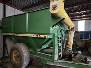 John Deere 1210A