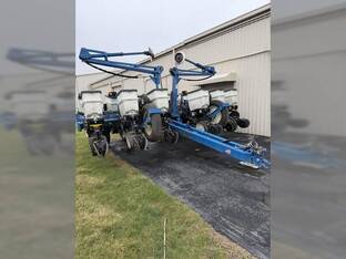 2016 Kinze 3200