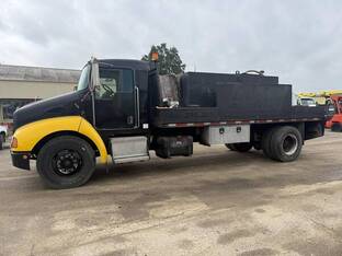 2004 Kenworth T300