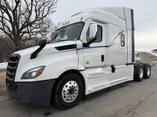 2021 Freightliner CASCADIA 126