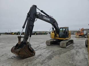 2018 John Deere 245G LC