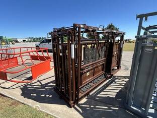 2024 HIQUAL RH CALF CHUTE