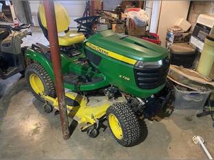 2017 John Deere X738