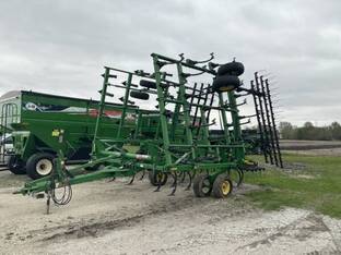 2014 John Deere 2210