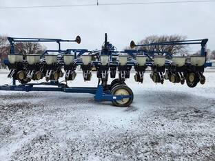 2000 Kinze 2600