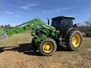 2022 John Deere 6135E