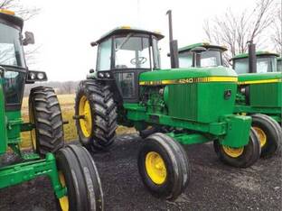 John Deere 4240