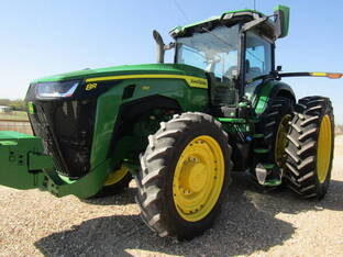2022 John Deere 8R 310