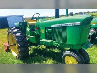John Deere 3010