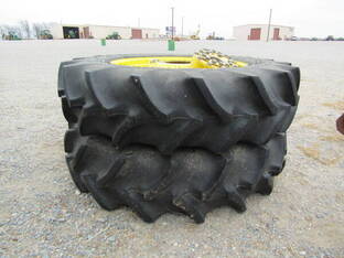 John Deere 520/85R46