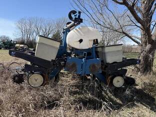 1998 Kinze 2210