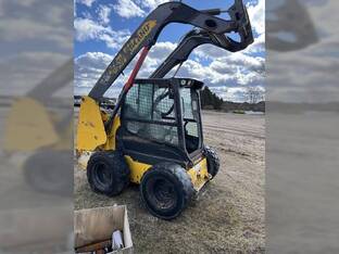 2023 New Holland L321