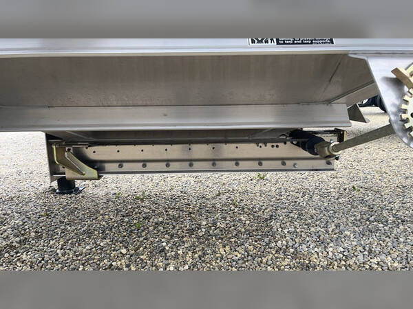 2027 Wilson 40'x96"x67" pacesetter ag hopper traile