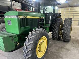 1990 John Deere 4555