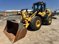 2023 Komatsu WA270-8