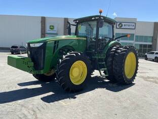 2012 John Deere 8235R