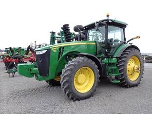 John Deere 8260R
