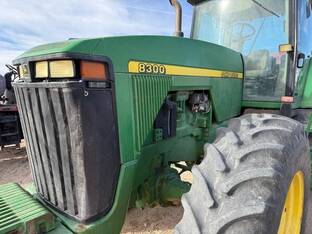 1999 John Deere 8300