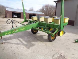 John Deere 7000