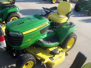2016 John Deere X738