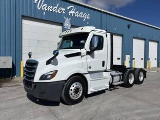 2021 Freightliner CASCADIA 126