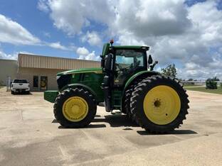 2023 John Deere 6R 230