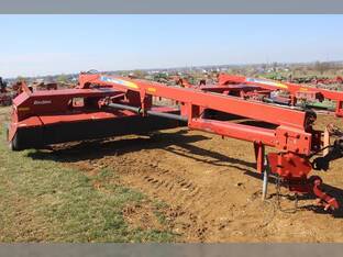 2010 New Holland H7450