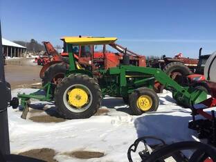 John Deere 830