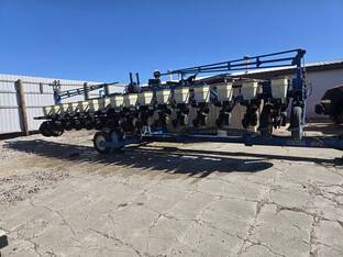 1998 Kinze 2600