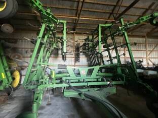 2011 John Deere 2210