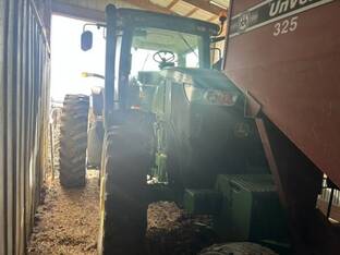 2011 John Deere 7230R