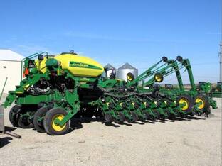 2015 John Deere 1775NT