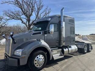 2023 Kenworth T880