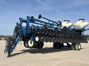 2010 Kinze 3700