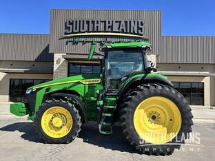 2022 John Deere 8R 250