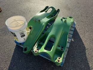 John Deere MOUNTS & FENDERS