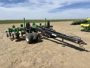 2005 John Deere 2100