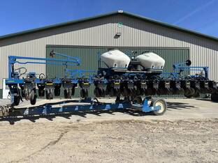 2021 Kinze 3605