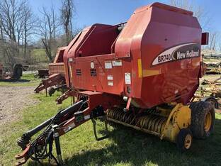 New Holland BR740