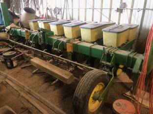 1990 John Deere P7100