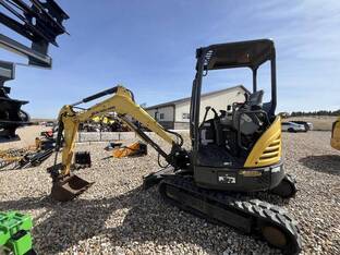 2017 New Holland E26C