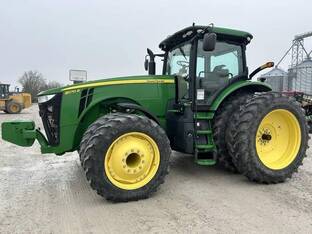 2017 John Deere 8270R